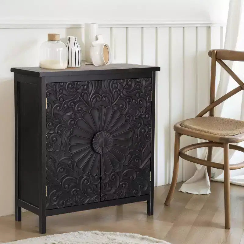 Buffet sculpté floral de style rustique avec portes pour le salon